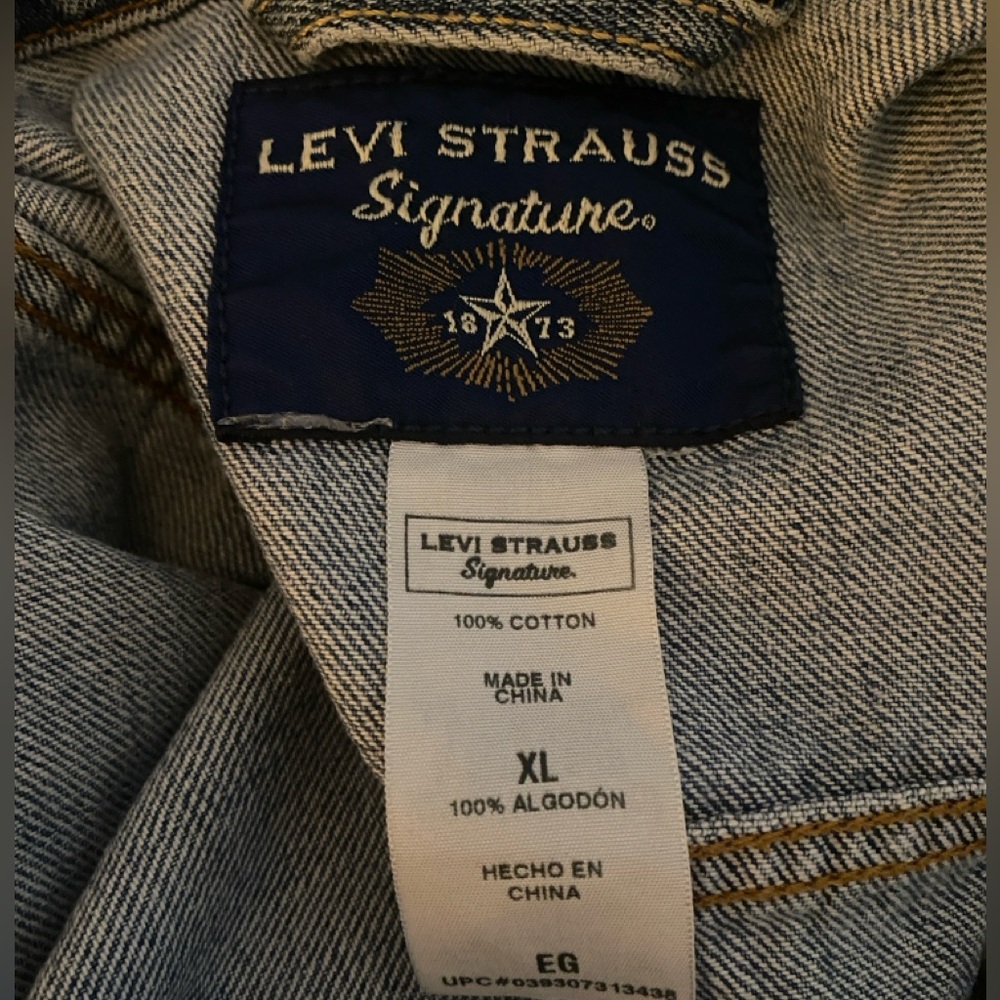 Slouchy Levi’s Strauss Signature Denim Jacket size XL
